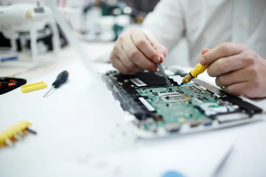 repairing circuit board laptop